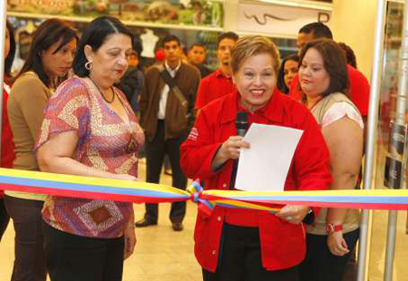 La Ministra de Comercio, Edmée Betancourt inauguró la décima tienda Alba en el Gran Abasto Bicentenario de Plaza Venezuela