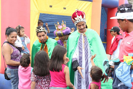 Los Reyes Magos llevaron alegría a los niños de diferentes comunidades del municipio mirandino de Sucre.