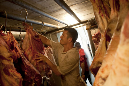 La producción local del ganadero nacional no alcanza a abastecer el alto consumo de carne que se ha logrado en los últimos años