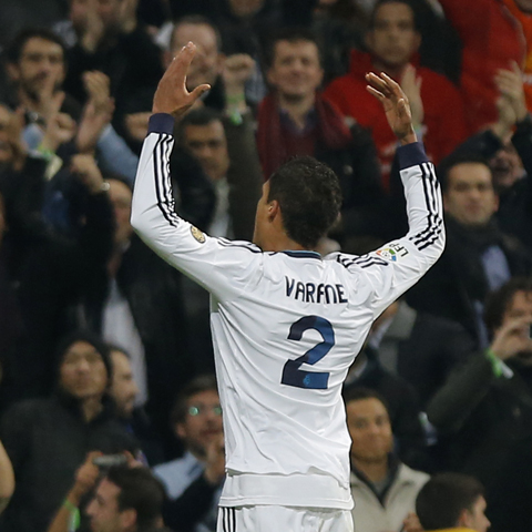 El juvenil cabeceó para gol y salvó al Real Madrid en su patio (Foto AP / Andrés Kudacki)