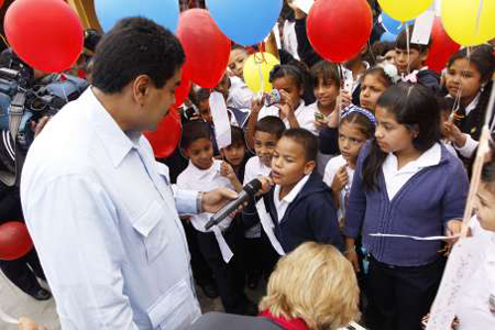 Maduro hizo un recorrido por la Unidad Educativa José Adames Piñero, ubicada en la parroquia La Vega, en Caracas