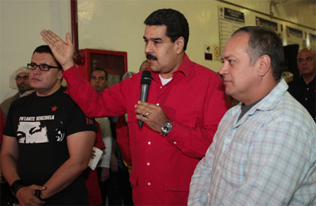 Las caras más visibles del chavismo en la ausencia del presidente Hugo Chávez, Nicolás Maduro y Diosdado Cabello, echaron este jueves por tierra los rumores del presunto enfrentamiento entre ellos, señalando que están "hermanados" y "más unidos que nunca".
