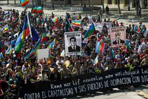 El miércoles, al final de una autodenominada 'Cumbre Mapuche' que reunió a unos 200 representantes de esta etnia, se realizó un llamado a una nueva relación entre los indígenas y el Estado chileno, en que se avance hacia su autodeterminación.