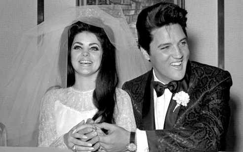 Elvis junto a su esposa, el día de la boda.