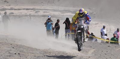 Nico Cardona mantiene posiciones en el Rally Dakar