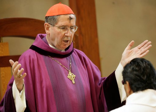 Foto tomada el 6 de febrero del 2008 del cardenal Roger Mahony en la Catedral Nuestra Señora de Los Angeles en Los Angeles.