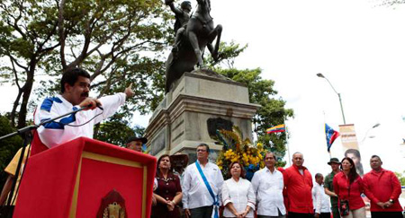 El vicepresidente de la República, Nicolás Maduro, asistió al acto central, junto a otras autoridades del Ejecutivo Nacional y estadal.