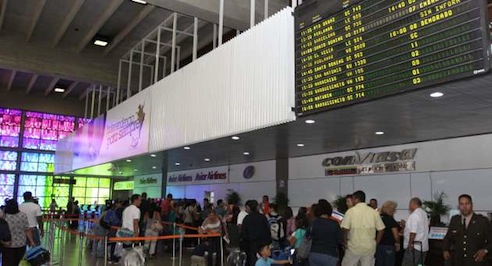 Hay quienes aseguran que los vuelos de Conviasa se suelen sobrevender, generando fuertes filas en el aeropuerto.