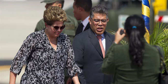 Los mandatarios de Cuba, Raúl Castro, y de Brasil, Dilma Rousseff llegaron para el Funeral de Estado que se realizará este viernes.