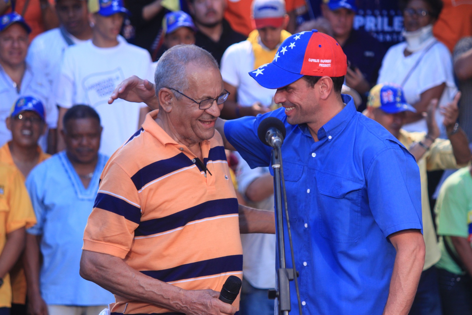 Capriles: "Si cada uno de ustedes se convierte en movilizadores y hacen su lista 1 x 10 y buscan a quienes estaban en el otro partido, el 14 de abril ganarán ustedes".