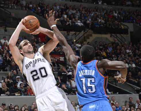 Ginóbili fue clave en la victoria de los Spurs. AFP / D. Clarke Evans