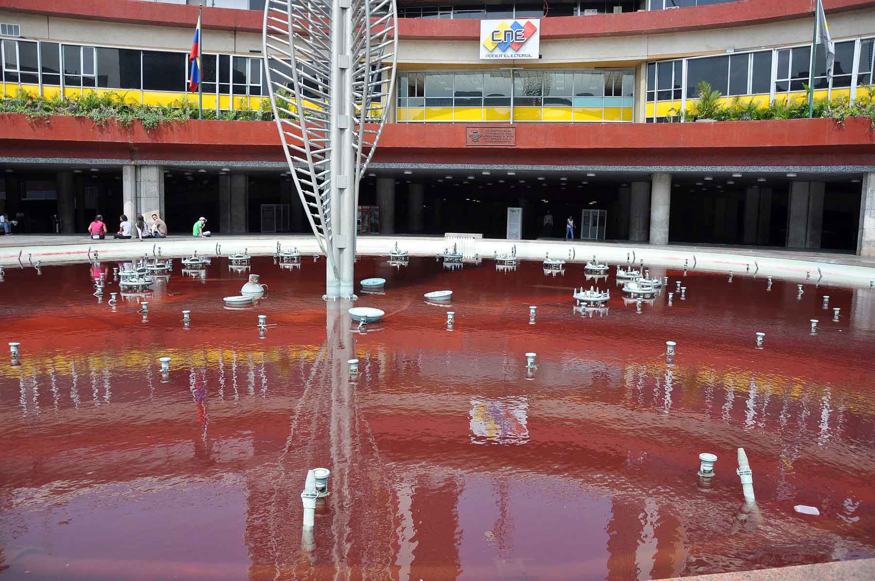 La plaza Diego Ibarra de Caracas también fue teñida de rojo por los “problemas de la sociedad venezolana”