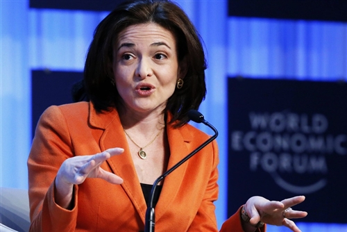 La jefa de operaciones de Facebook, Sheryl Sandberg, publicó esta semana en EE.UU. el libro “Lean In: Women, Work, and the Will to Lead” en el que motiva a la mujer a aspirar a puestos de liderazgo en su entorno laboral y ofrece consejos para alcanzar esas metas