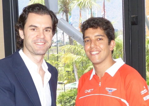Marc Hynes, director deportivo de Marussia, vino a Caracas a firmar el contrato con González
