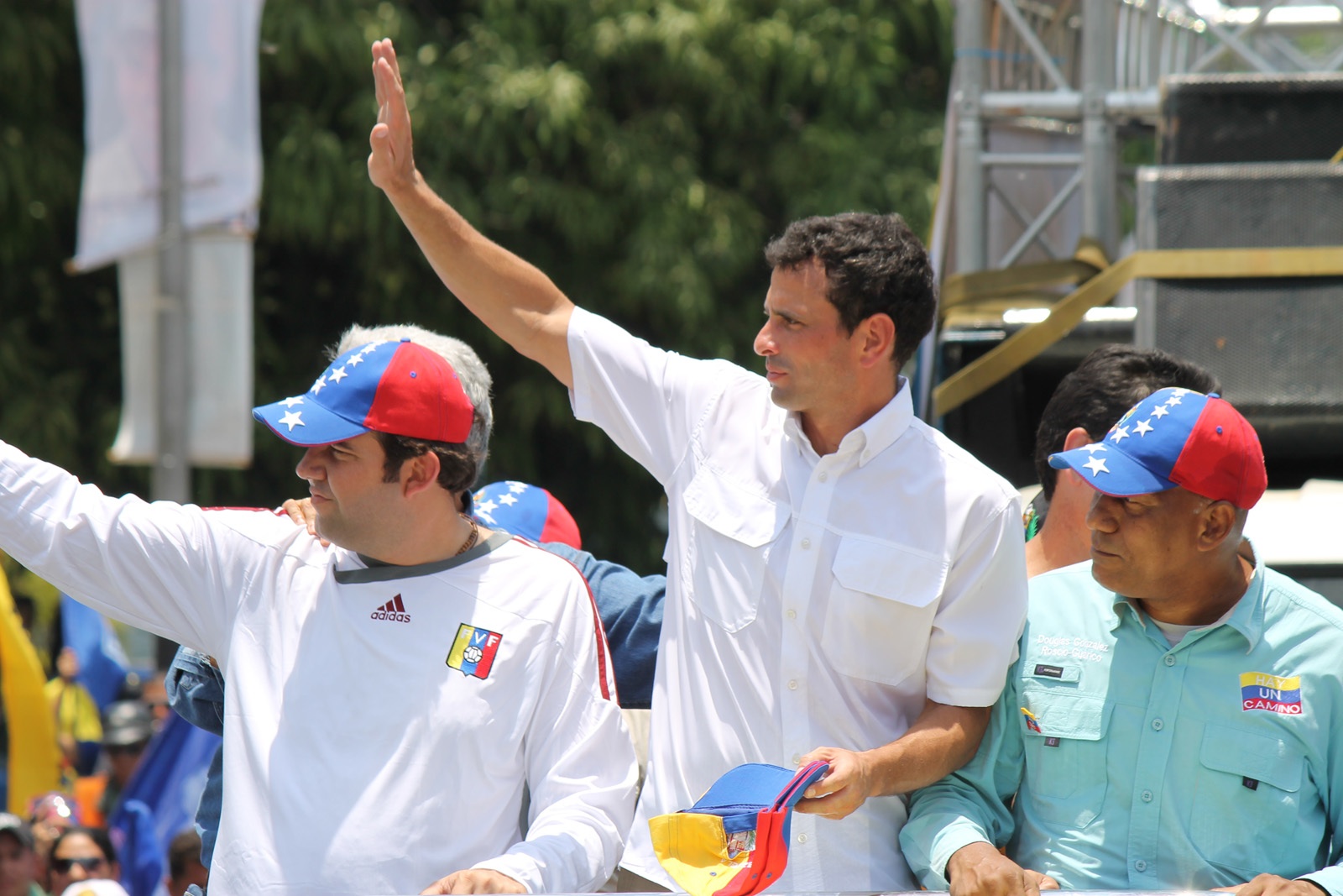 Capriles se comprometió a acabar con la inseguridad en el estado y en toda Venezuela, de ganar la Presidencia.