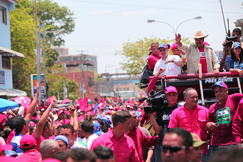 Al final del acto, Maduro llamó a la colectividad a prepararse para la elección presidencial del próximo 14 de abril y recalcó que el pueblo se debe preparar para recibir los resultados en paz.