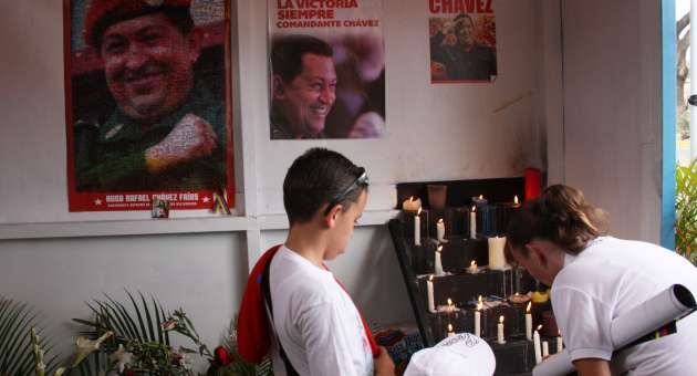 "Aquí somos guardianes de la capilla de Chávez, la comunidad, el colectivo, la parroquia organizada, lo hacemos de corazón, nos nace de corazón", enfatiza la militante Eva García