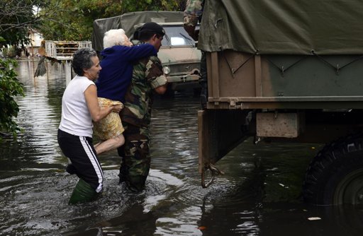 El entubamiento subterráneo de arroyos de llanura y la fiebre de la construcción indiscriminada de edificios, sumados al cambio climático, son las principales causas de las trágicas inundaciones que azotaron a Buenos Aires y La Plata.