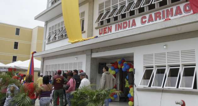 Este miércoles, el Gobierno Nacional inauguró la Escuela Bolivariana India Carimao, que cuenta con tres pisos y 18 aulas para atender a una población de 820 niños de Ciudad Mariche, en el estado Miranda.