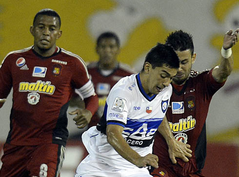 Huachipato vino y desdibujó al Caracas FC en su patio. AFP / Juan Barreto