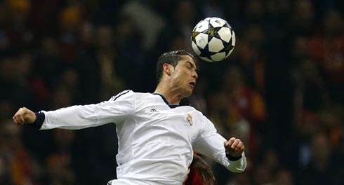 Ronaldo marcó un gol tempranero y le dio el aire que necesitaba el Real Madrid. AP / Thanassis Stavrakis