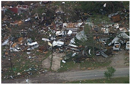 La ciudad de Granbury, en el condado de Hood, al sureste de Dallas, se vio seriamente afectada por la tormenta, que destruyó unas 120 viviendas en un solo barrio.