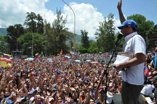 *Henrique Capriles dijo en Mérida que necesita “el apoyo y el esfuerzo de todos. Los invito a que desmontemos las mentiras con el radio bemba”