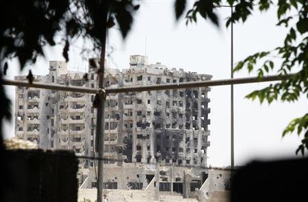 En la imagen, vista de un edificio dañado en Damasco, en el barrio de Jobar controlado por el grupo islamista rebelde Jabhat al-Nusra, durante una visita guiada por un comandante del Ejército sirio, el 21 de mayo de 2013.