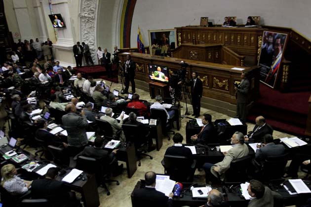 La mayoría oficialista en la Asamblea Nacional negó este martes la propuesta opositora de debatir “las confesiones” contenidas en un audio con la voz del presentador de VTV, Mario Silva, que involucra a actores del gobierno en presuntos actos de corrupción.