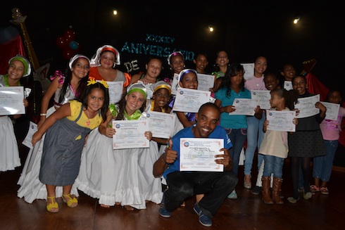 Las Danzas Expresión junto a su Director Alejandro Tovar, celebró tres años de fundada