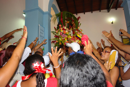 El ritmo de la mina, la curbata, el culo e'puya  y los cantos de cientos de fieles agitando el pañuelo rojo en el aire, anuncian como todos los años el comienzo de la fiesta mirandina, en honor al patrono de Barlovento, San Juan Bautista. Esta fiesta que está enmarcada por el sonido de tambores, trajes coloridos, bailes y cantos, muestra el resultado de la imposición religiosa que la corona española realizó en Barlovento, donde los esclavos traídos de África fueron obligados a rezar y rendir culto a San Juan Bautista.