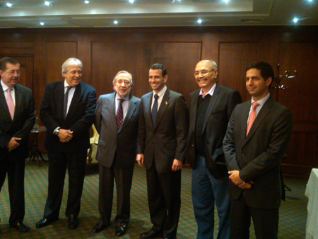 Henrique Capriles y su comitiva, con senadores del Congreso de Chile.