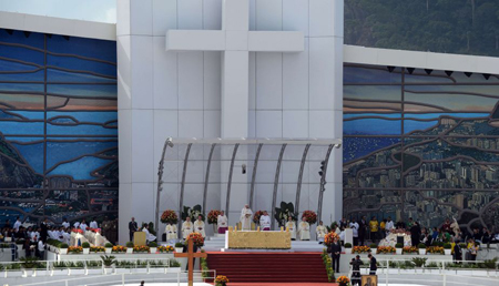 Más de tres millones de personas se congregaron en la playa de Copacabana donde el papa Francisco ofició la misa de clausura de la Jornada Mundial de la Juventud en Brasil