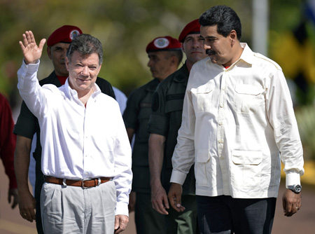 La sede de la Séptima Brigada Fluvial de Puerto Ayacucho, fue el punto de encuentro para los mandatarios de Venezuela y Colombia, Nicolás Maduro Moros y Juan Manuel Santos.