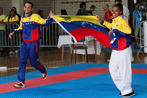 Los criollos Liz Marcano y Fernando Zerlín pasean el tricolor nacional en Sofía.Foto Alexis Torrealba/Mindeporte