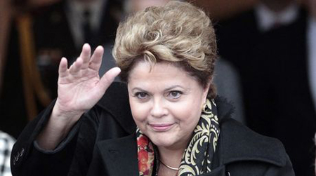 La presidenta brasileña, Dilma Rousseff, cayó del 71 al 45 % en el último mes y medio