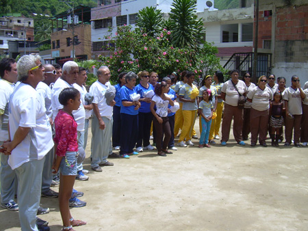 Ocho equipos ven acción en el torneo parroquial de bolas criollas