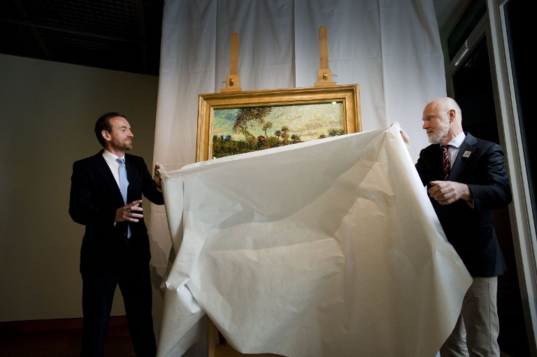 El cuadro, que representa un paisaje de robles del sur de Francia, llegó al museo procedente de una colección privada. Foto AFP