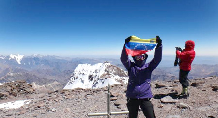 Figueroa enarbola en Pabellón patrio en la montaña más alta de Europa