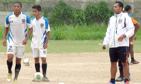 El cuerpo técnico del Guatire FC evaluó a más de cien jovencitos ayer en el “Guido Blanco” / Foto Carlos Hernández