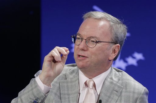 En la foto, el presidente de Google Inc., Eric Schmidt, participa en un seminario sobre el "Pulso hoy de la economía global" el jueves, 26 de septiembre del 2013, en Nueva York. (Foto AP/Mark Lennihan)