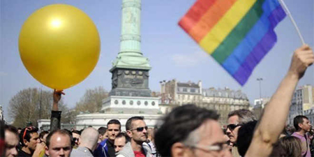 La protesta, que coincide con otras similares en varias capitales, llega en la semana en la que el relator de los derechos de los homosexuales en el Consejo de Europa