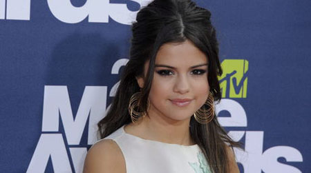 La conocida adolescente estadounidense Selena Gómez ha cancelado su gira por Rusia, Ucrania y Bielorrusia debido a los problemas para obtener un visado ruso