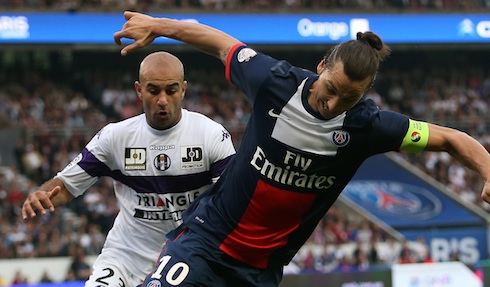 Ibra ha marcado menos goles esta temporada por la presencia de Cavani Foto AFP/Kenzo Tribouillard