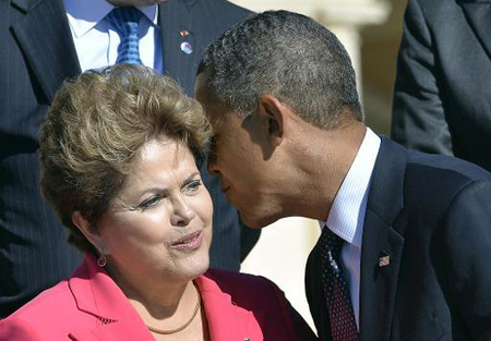 El presidente estadounidense Barack Obama (d) y la presidenta de Brasil, Dilma Rousseff el 6 de septiembre de 2013 en San Petersburgo.
AFP / JEWEL SAMAD - Archivo