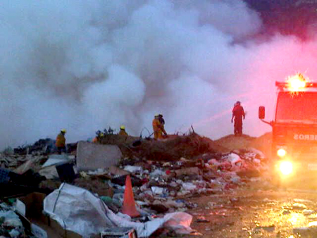 Fuerte humareda de apoderó de diversos sectores de Guatire producto del incendio en vertedero de basura municipal