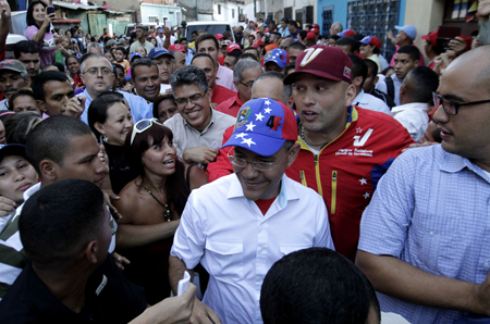 Cabello y Jaua presidieron un evento casa por casa en Petare, con los candidatos a alcaldías de Sucre y Metropolitana Antonio "El Potro" Alvarez" y Ernesto Villegas Poljak, respectivamente