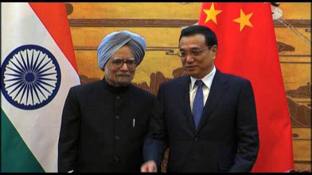 Reunión en Pekín entre Manmohan Singh y Li Keqiang