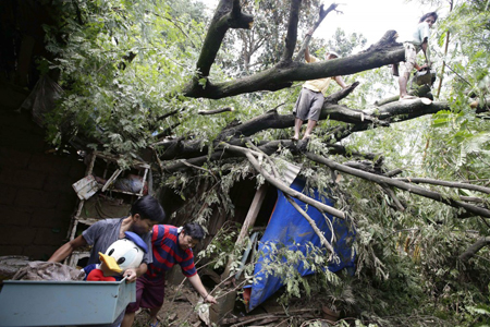 Entre 15 a 20 tifones visitan Filipinas cada año durante la estación lluviosa que comienza en mayo