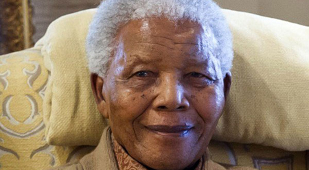 Mandela de 95 años, se comunica con la cara y  se asegura que los médicos esperan que "recupere su voz"